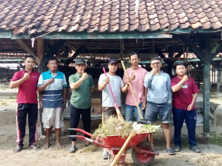 World Cleanup Day 2025, Ratusan Karyawan Disperindag Pamekasan Melakukan Bersih-Bersih Dari Kantor Sampai Pasar Rakyat Seluruh Pamekasan